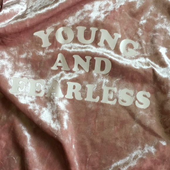 NWT H&M Soft Velvet Crop Top Young & Fearless - Picture 2 of 3